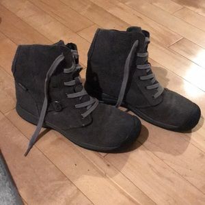 Keen waterproof women’s boot size 8.5